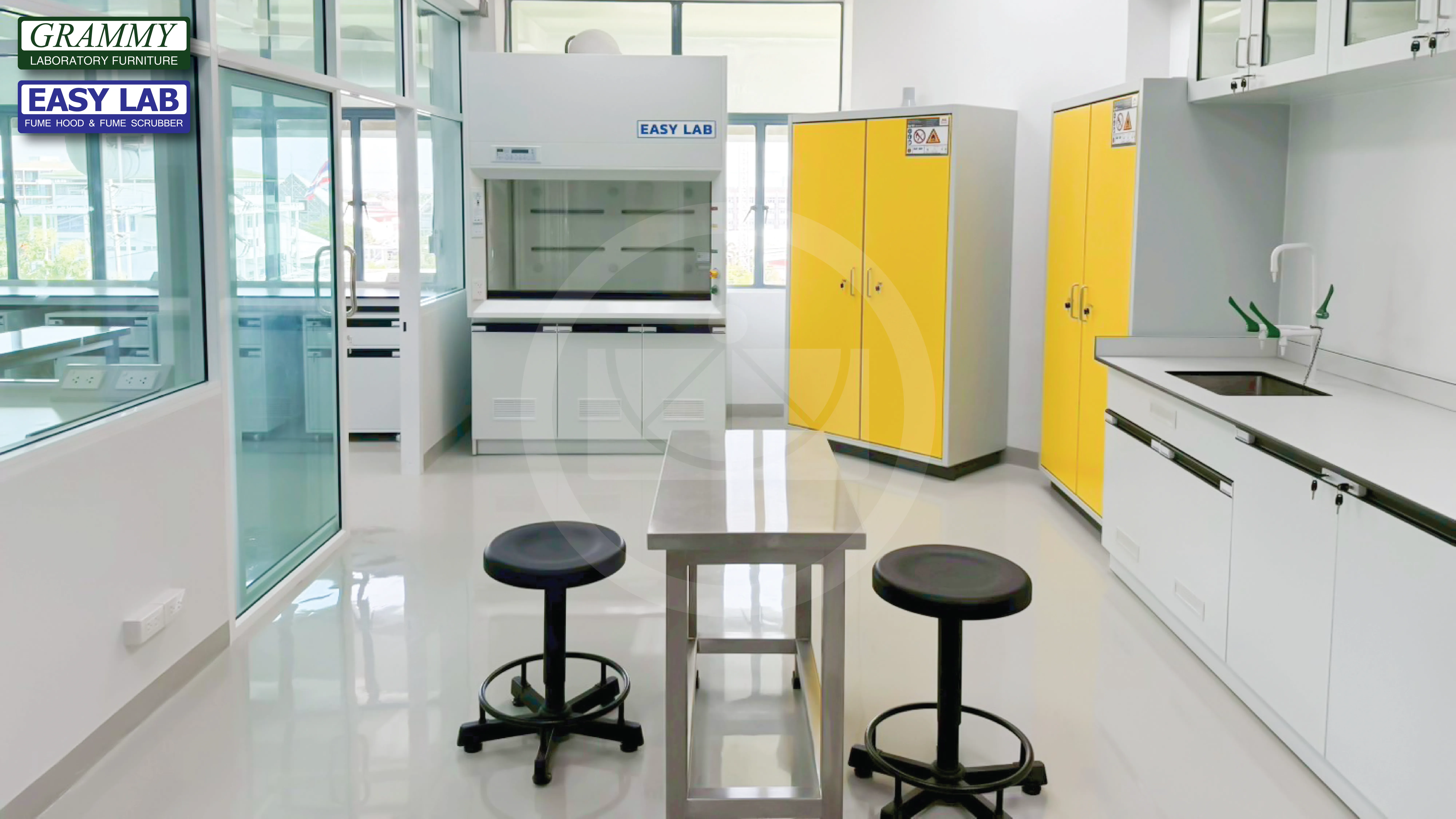ติดตั้งโต๊ะปฏิบัติการ GRAMMY & ตู้ดูดควัน EASY LAB